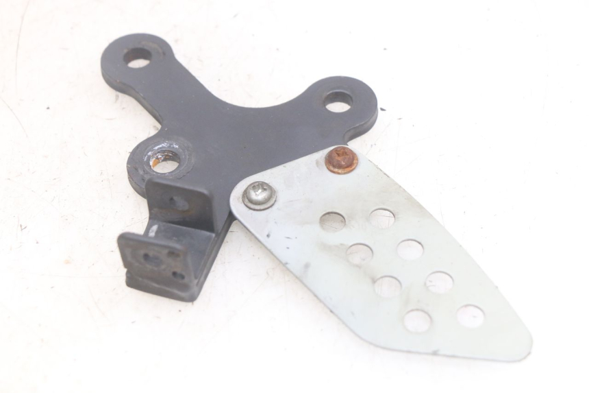 photo de PŁYTKA PODNÓŻKA PRZEDNIA LEWA YAMASAKI ROADSTER 50 (2013 - 2018) - Inny kąt widzenia