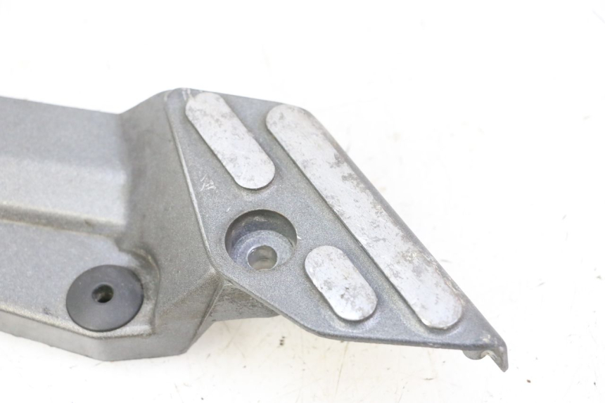 photo de PŁYTKA PODNÓŻKA PRZEDNIA LEWA TRIUMPH SPRINT 900 (1995 - 1998) - Zbliżenie techniczne