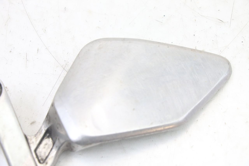 photo de PŁYTKA PODNÓŻKA PRZEDNIA LEWA YAMAHA FZS FAZER 600 (2001 - 2003) - Zoom stanu zużycia