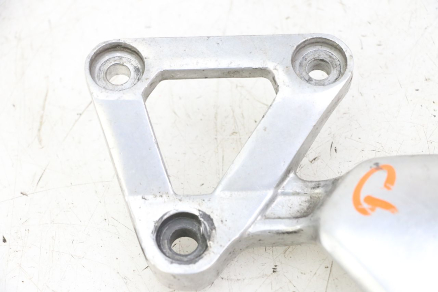 photo de PŁYTKA PODNÓŻKA PRZEDNIA LEWA YAMAHA FZS FAZER 600 (2001 - 2003) - Zoom stanu zużycia