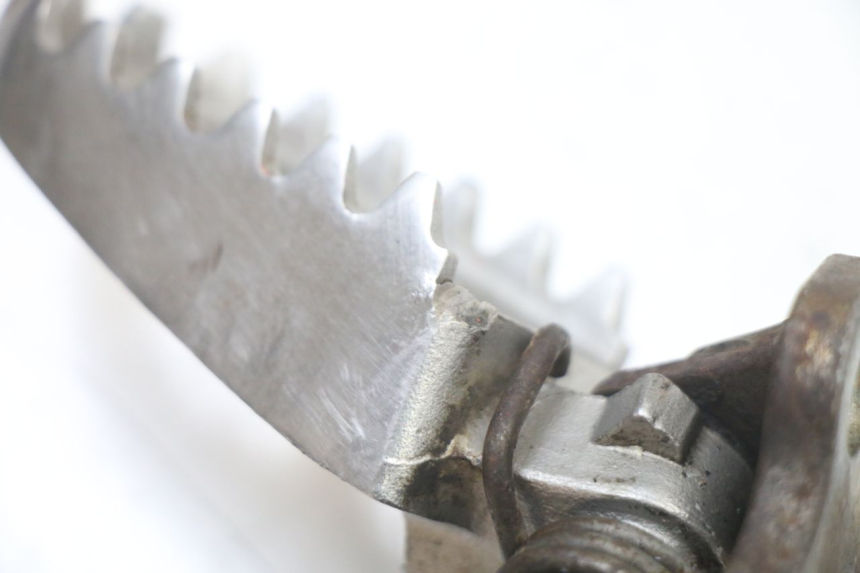 photo de PŁYTKA PODNÓŻKA PRZEDNIA LEWA YAMAHA YZ 125 (2006 - 2016) - Inny kąt widzenia