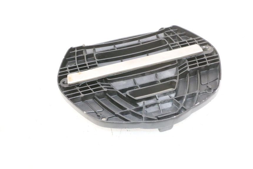 photo de PŁYTA MONTAŻOWA KUFERKA TYŁ SUZUKI DL V STROM 1000 (2002 - 2007) - Szczegół części