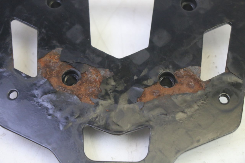 photo de PŁYTA MONTAŻOWA KUFERKA TYŁ PIAGGIO MP3 HPE 350 (2018 - 2020) - Zoom stanu zużycia