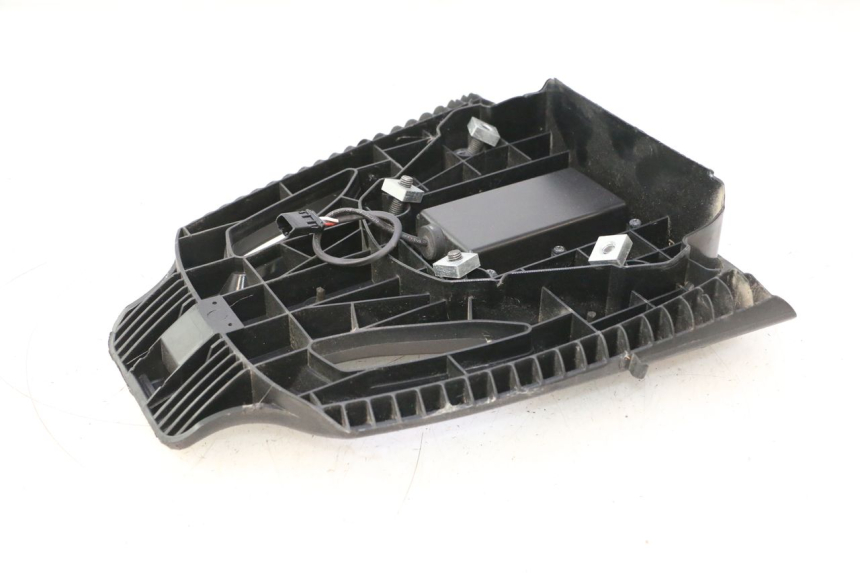 photo de PŁYTA TOP CASE PIAGGIO MP3 HPE 530 (2022 - 2026) - Zoom stanu zużycia