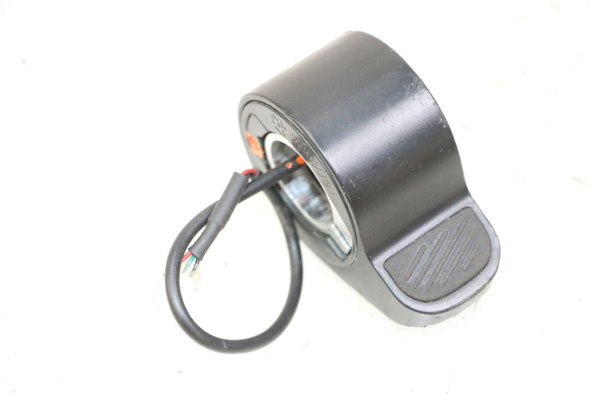 photo de MANETKA GAZU URBANGLIDE 100XS 1 - Widok główny