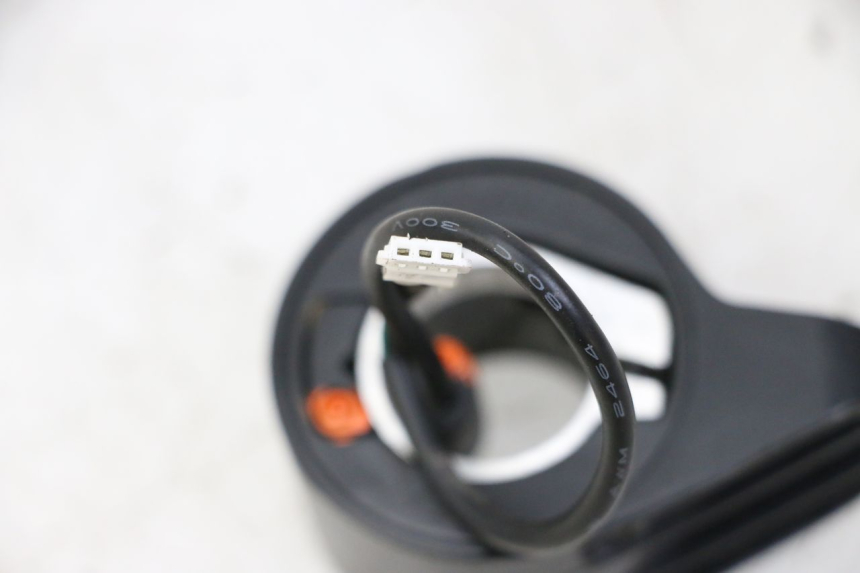 photo de MANETKA GAZU URBANGLIDE 100XS 1 - Widok ogólny