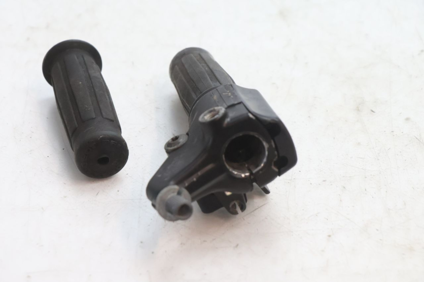 photo de Uchwyt przepustnicy PEUGEOT 103 SPX CLIP 50 (1989 - 1992) - Inny kąt widzenia