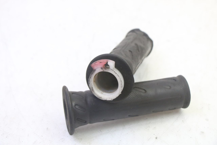 photo de MANETKA GAZU KYMCO AGILITY NAKED RENOUVO 2T 50 (2011 - 2018) - Inny kąt widzenia