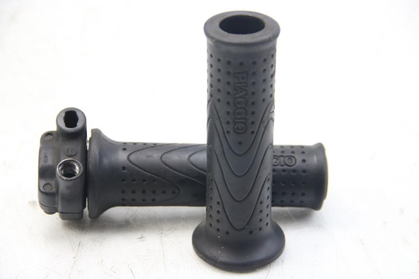 photo de MANETKA GAZU PIAGGIO BEVERLY 125 (2010 - 2015) - Szczegół części