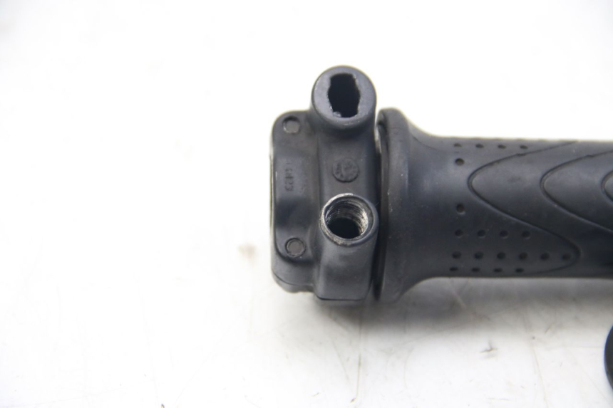 photo de MANETKA GAZU PIAGGIO BEVERLY 125 (2010 - 2015) - Zoom stanu zużycia