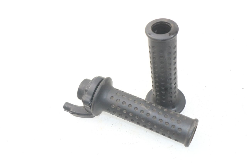 photo de MANETKA GAZU PIAGGIO CARNABY 125 (2007 - 2011) - Widok główny