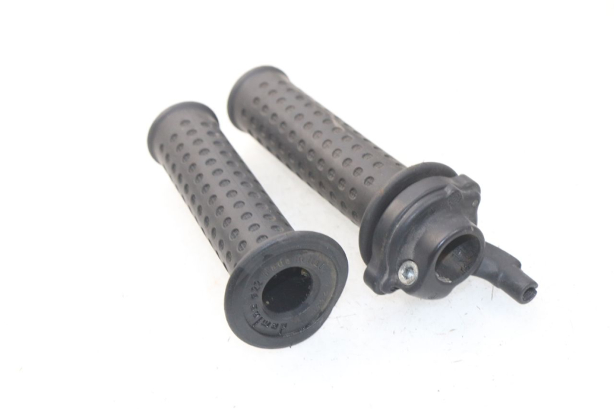 photo de MANETKA GAZU PIAGGIO CARNABY 125 (2007 - 2011) - Zoom stanu zużycia