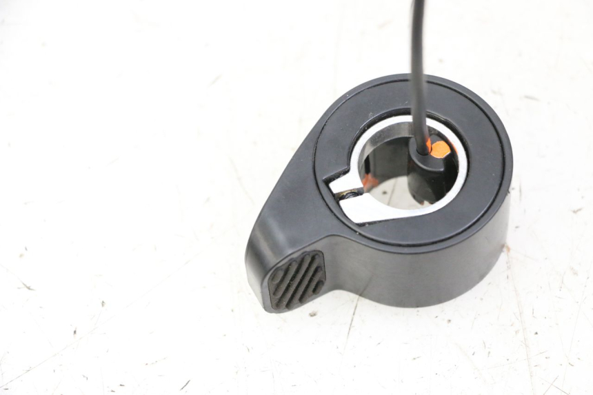 photo de MANETKA GAZU SEGWAY NINEBOT E2 1 - Zoom stanu zużycia