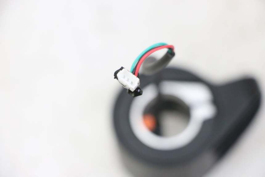 photo de MANETKA GAZU SEGWAY NINEBOT E2 1 - Inny kąt widzenia