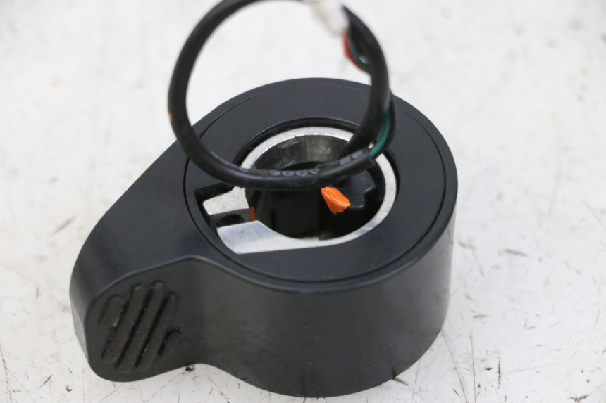 photo de MANETKA GAZU SEGWAY NINEBOT F40E 1 - Zoom stanu zużycia