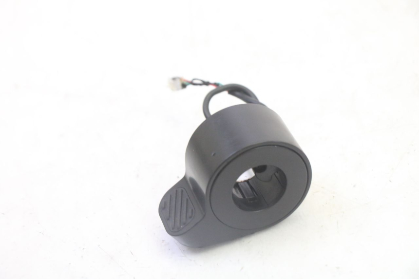 photo de MANETKA GAZU SEGWAY NINEBOT F65I 1 - Zoom stanu zużycia