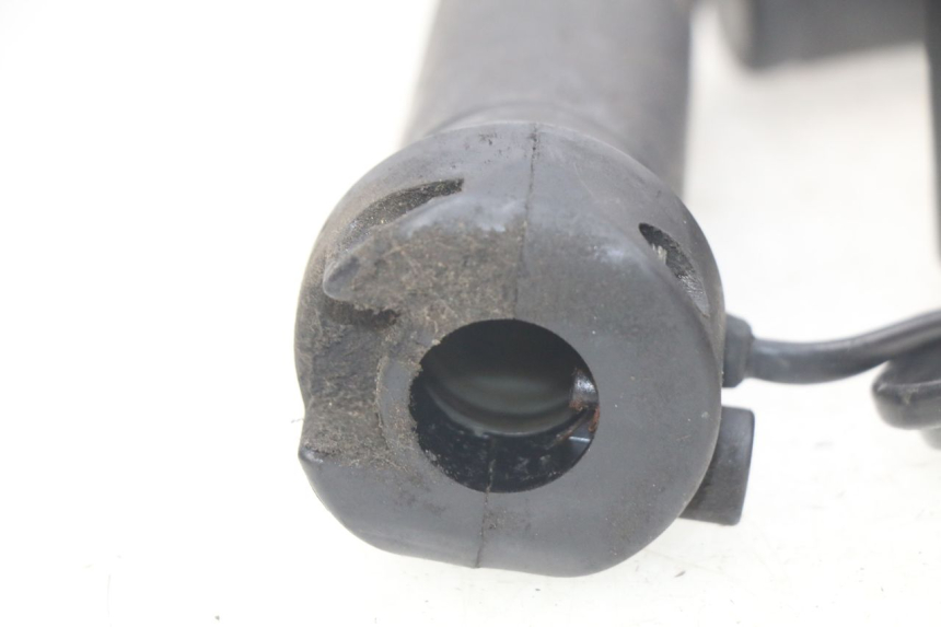 photo de MANETKA GAZU HONDA FES PANTHEON 2T 125 (1998 - 2002) - Zoom stanu zużycia