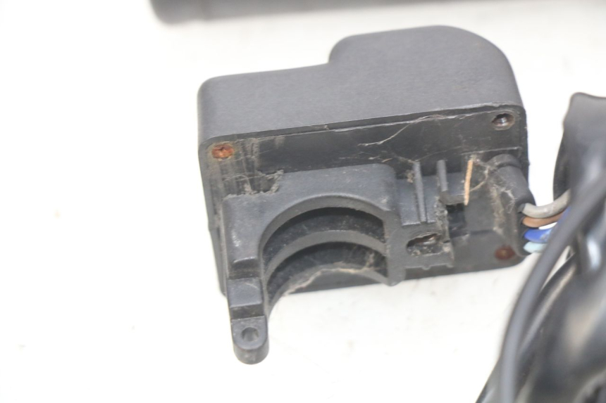 photo de MANETKA GAZU HONDA FES PANTHEON 2T 125 (1998 - 2002) - Inny kąt widzenia