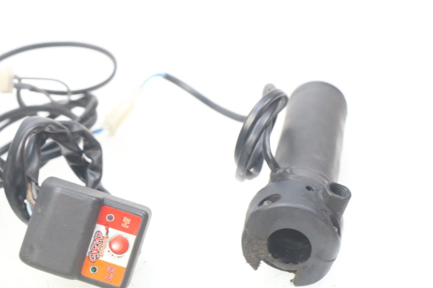 photo de MANETKA GAZU HONDA FES PANTHEON 2T 125 (1998 - 2002) - Stan powierzchni