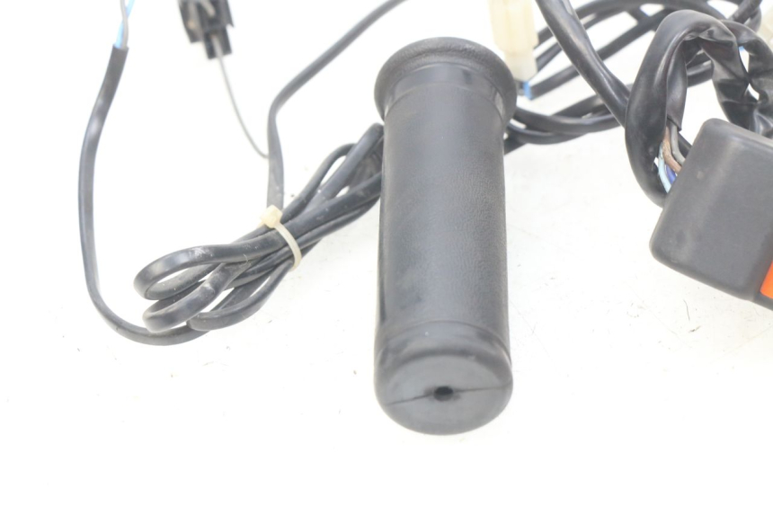 photo de MANETKA GAZU HONDA FES PANTHEON 2T 125 (1998 - 2002) - Oznaczenia i referencje