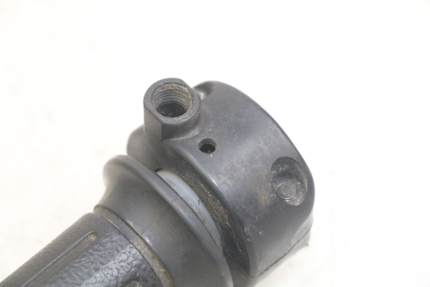 photo de MANETKA GAZU HONDA FES PANTHEON 2T 125 (1998 - 2002) - Zoom stanu zużycia