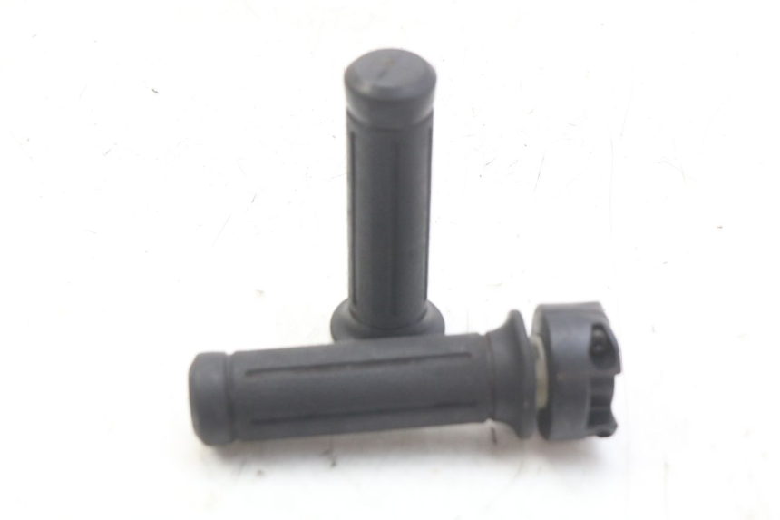 photo de MANETKA GAZU HONDA FES PANTHEON 2T 125 (1998 - 2002) - Widok główny