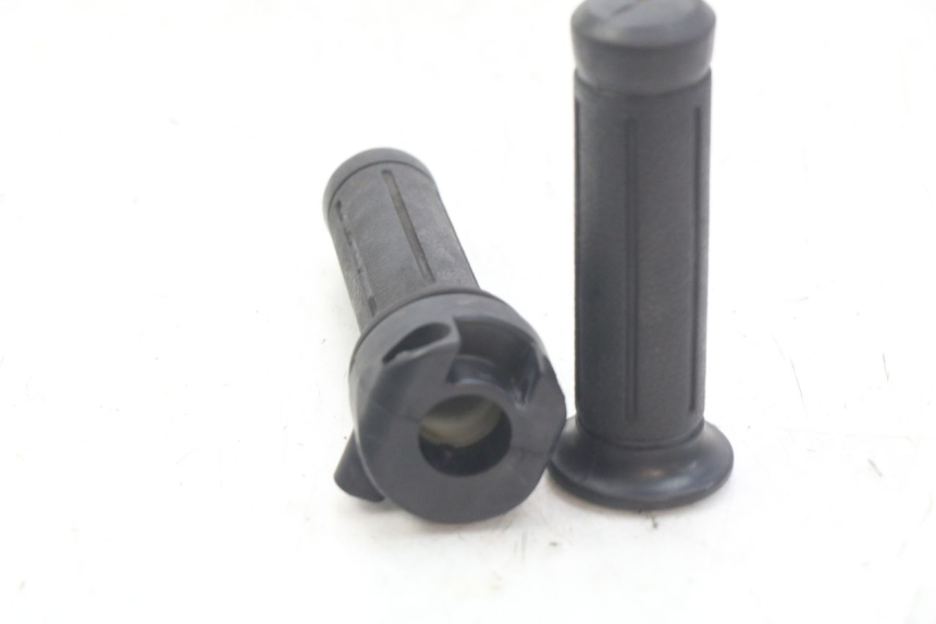 photo de MANETKA GAZU HONDA FES PANTHEON 2T 125 (1998 - 2002) - Szczegół części