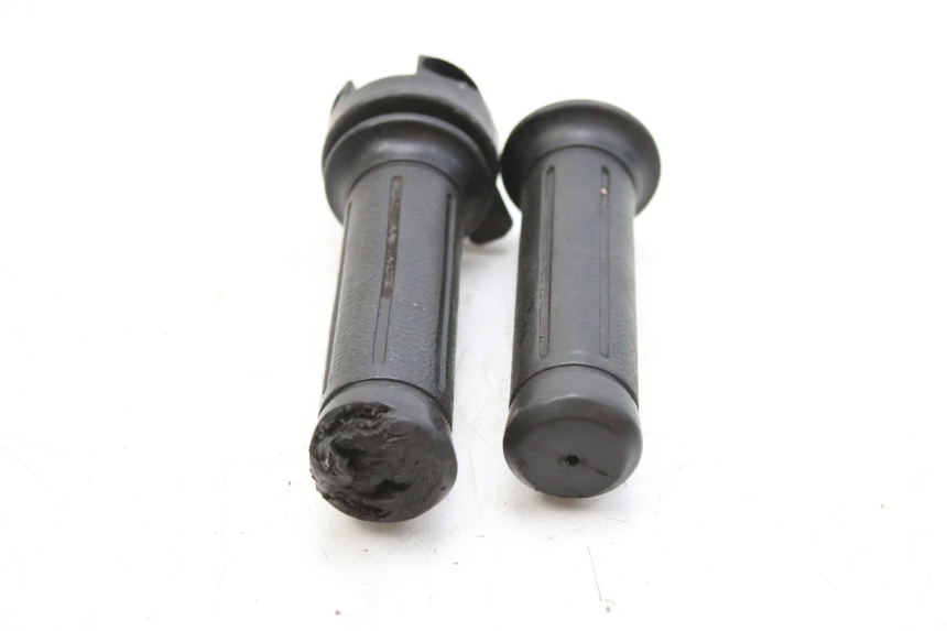 photo de MANETKA GAZU HONDA FES PANTHEON 125 (2003 - 2007) - Zbliżenie techniczne