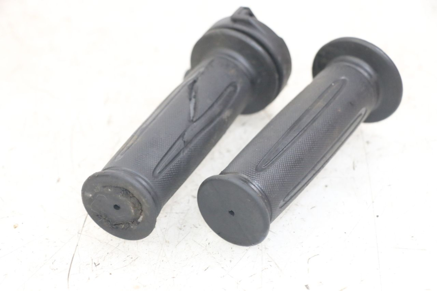 photo de MANETKA GAZU SYM FIDDLE 3 III 125 (2014 - 2020) - Inny kąt widzenia