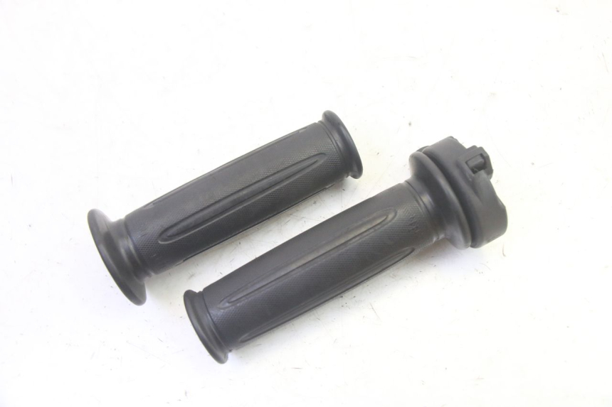 photo de MANETKA GAZU SYM FIDDLE 3 III 125 (2014 - 2020) - Inny kąt widzenia