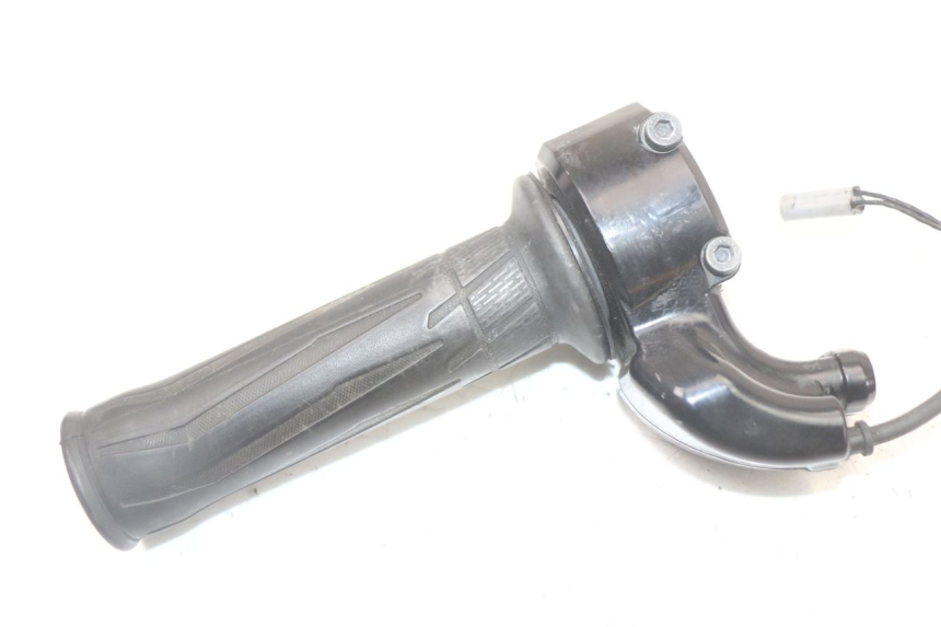 photo de MANETKA GAZU YAMAHA FJR ABS 1300 (2006 - 2012) - Stan powierzchni