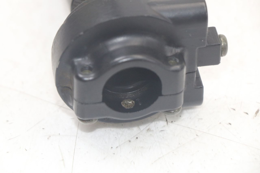 photo de MANETKA GAZU MBK FLAME X 125 (2004 - 2007) - Inny kąt widzenia