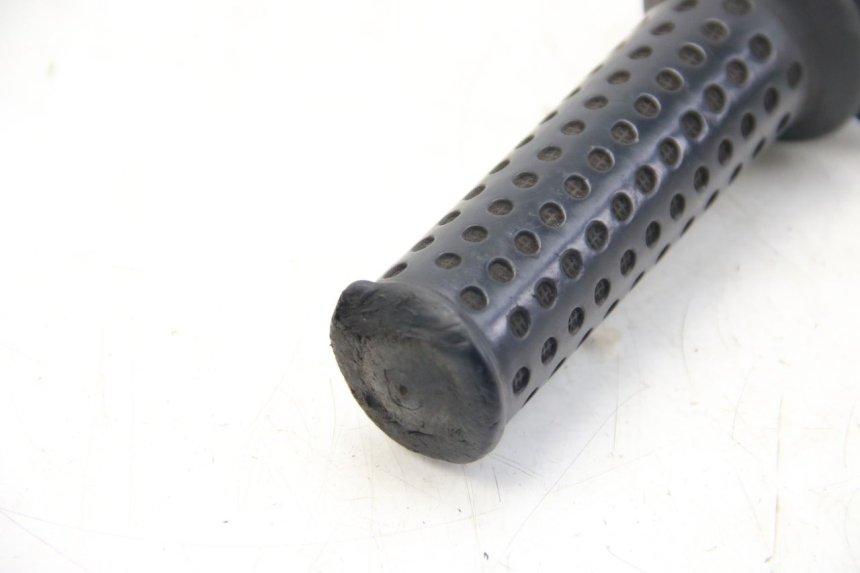 photo de MANETKA GAZU PIAGGIO FLY 2T 50 (2004 - 2017) - Zoom stanu zużycia