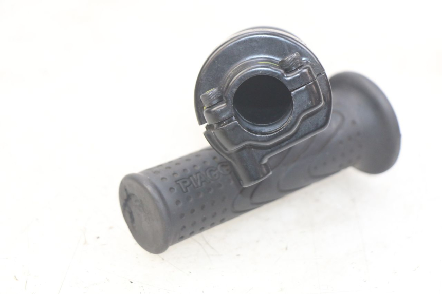 photo de MANETKA GAZU PIAGGIO FLY 4T 50 (2013 - 2017) - Szczegół części