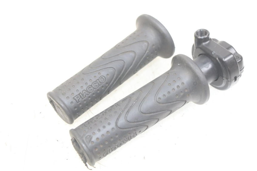 photo de MANETKA GAZU PIAGGIO FLY 4T 50 (2013 - 2017) - Zoom stanu zużycia