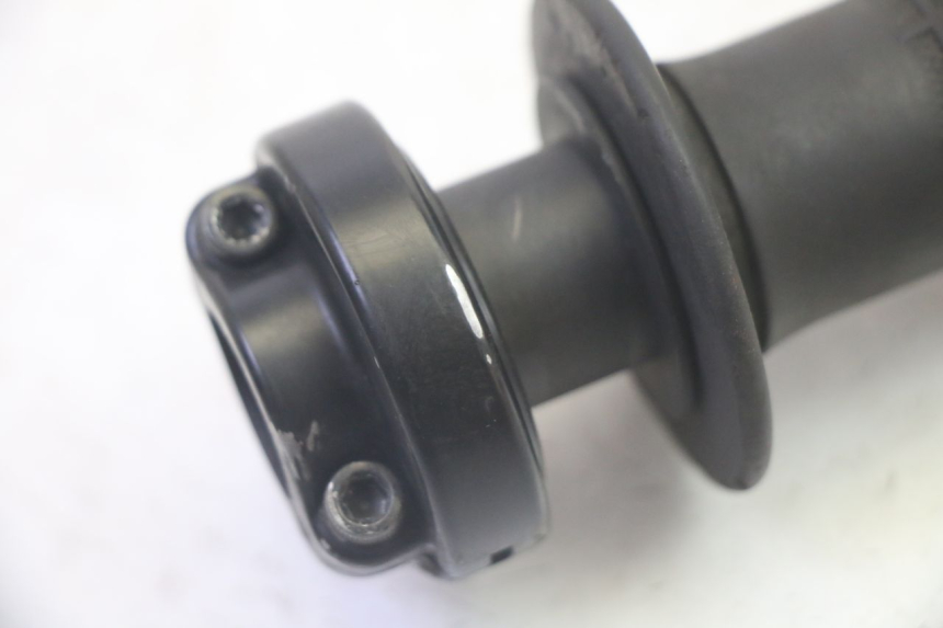 photo de MANETKA GAZU PIAGGIO FLY 4T 50 (2013 - 2017) - Szczegół części