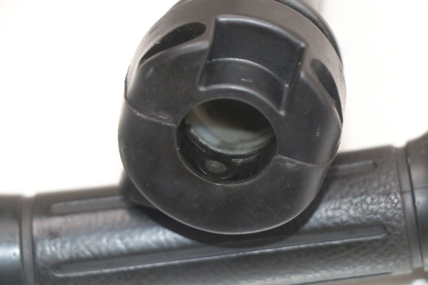 photo de MANETKA GAZU HONDA NES AROBASE 125 (2000 - 2003) - Inny kąt widzenia