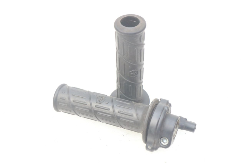 photo de MANETKA GAZU PIAGGIO LIBERTY 4T 50 (2004 - 2008) - Widok główny