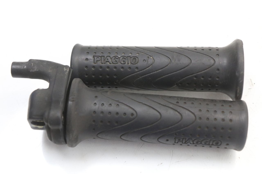 photo de MANETKA GAZU PIAGGIO LIBERTY 4T 50 (2018 - 2021) - Widok główny