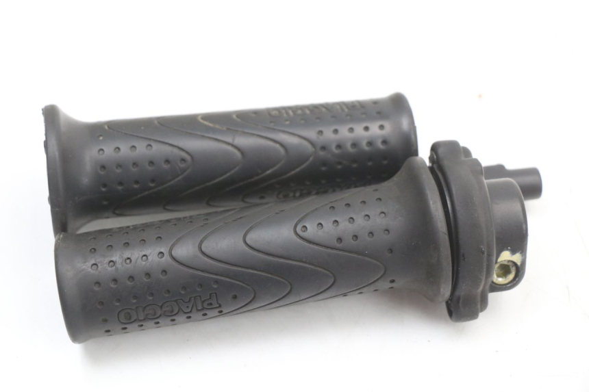 photo de MANETKA GAZU PIAGGIO LIBERTY 4T 50 (2018 - 2021) - Inny kąt widzenia