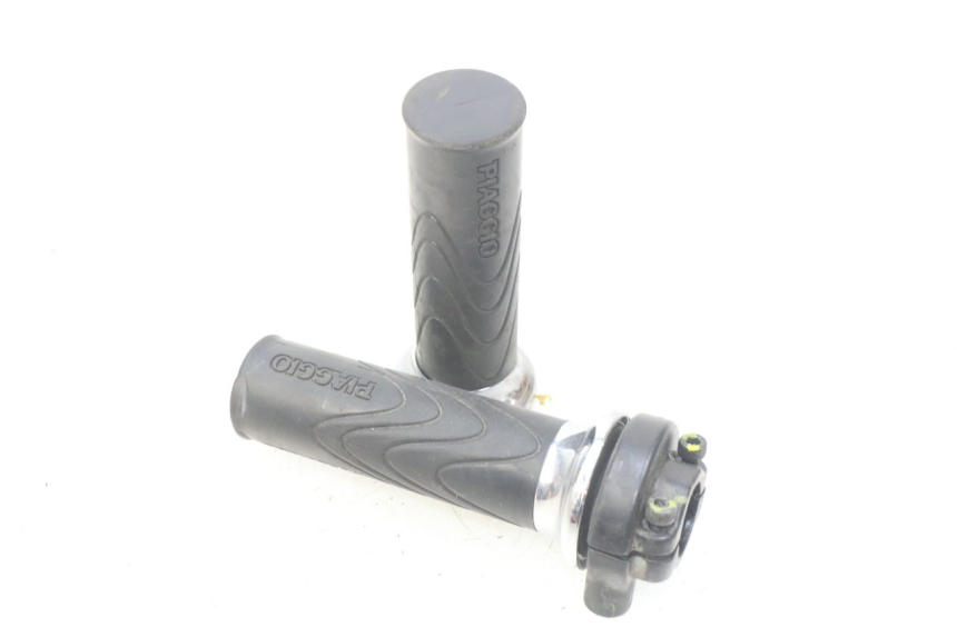 photo de MANETKA GAZU PIAGGIO LIBERTY IGET 4T 50 (2015 - 2020) - Widok główny