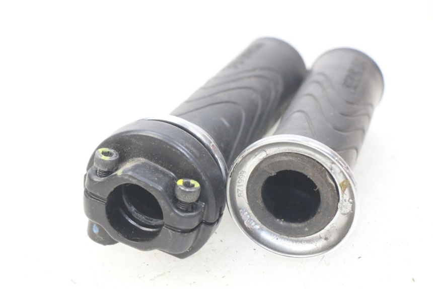 photo de MANETKA GAZU PIAGGIO LIBERTY IGET 4T 50 (2015 - 2020) - Szczegół części