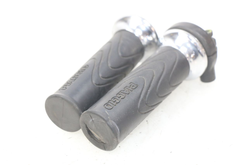 photo de MANETKA GAZU PIAGGIO LIBERTY IGET 4T 50 (2015 - 2020) - Inny kąt widzenia