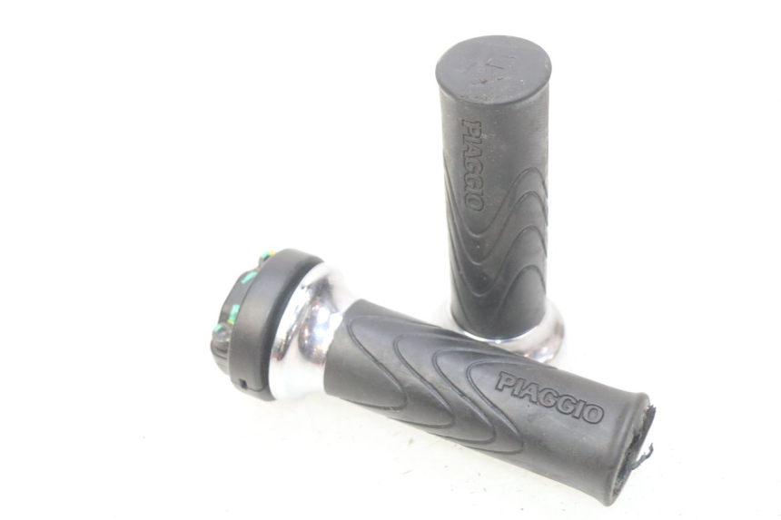 photo de MANETKA GAZU PIAGGIO LIBERTY IGET 4T 50 (2015 - 2020) - Widok główny