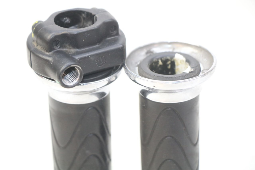 photo de MANETKA GAZU PIAGGIO LIBERTY IGET 4T 50 (2015 - 2020) - Zoom stanu zużycia