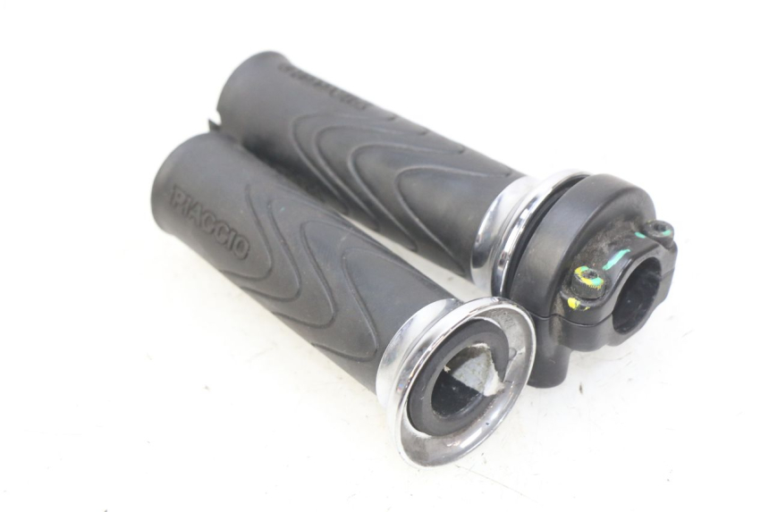 photo de MANETKA GAZU PIAGGIO LIBERTY IGET 4T 50 (2015 - 2020) - Zbliżenie techniczne