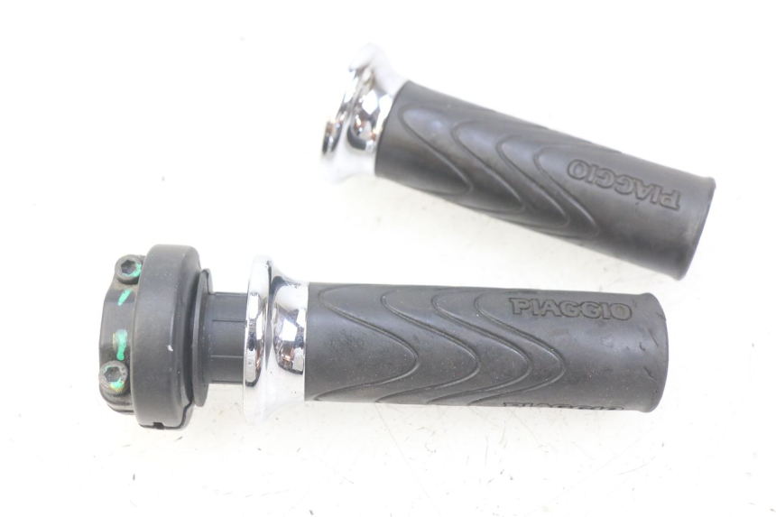 photo de MANETKA GAZU PIAGGIO LIBERTY IGET 4T 50 (2015 - 2020) - Widok główny