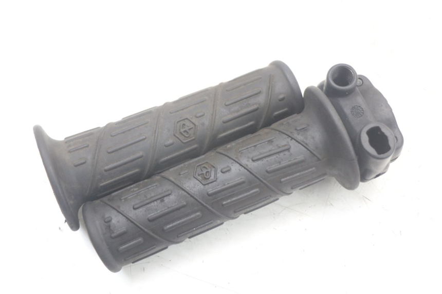 photo de MANETKA GAZU PIAGGIO LIBERTY 125 (2009 - 2013) - Zbliżenie techniczne