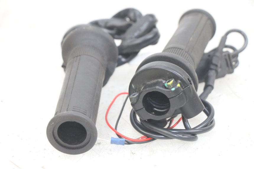 photo de MANETKA GAZU PIAGGIO MEDLEY 125 (2016 - 2023) - Szczegół części