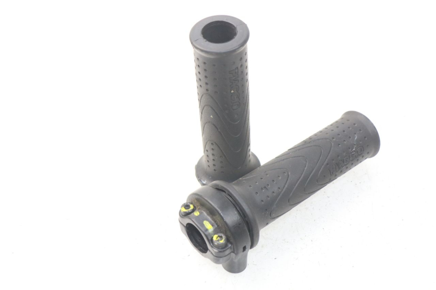 photo de MANETKA GAZU PIAGGIO MP3 HPE 500 (2019 - 2022) - Szczegół części